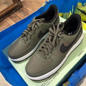 Nike Air Force 1'07 LV8' Double Swoosh